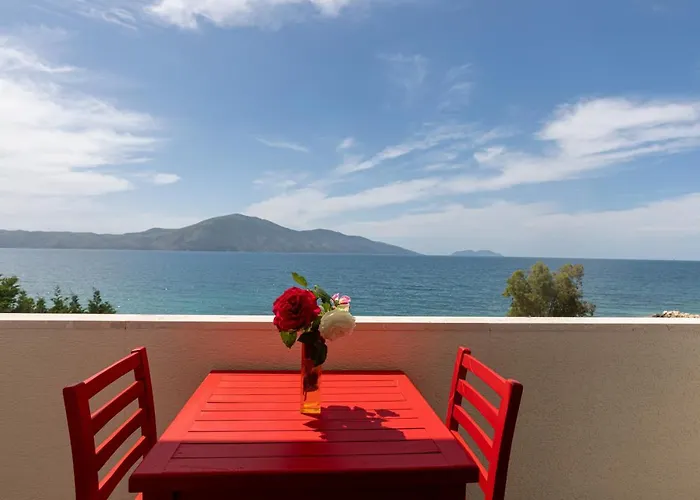 Vlore Hotels With Jacuzzi in Room