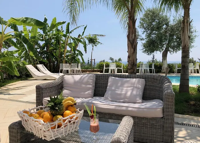 Dhermi Beach hotels